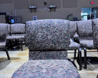 Nicely padded. Very comfortable!