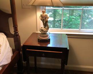 Drop leaf Side Table with Lamp
