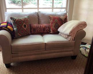 Contemporary/New Loveseat 