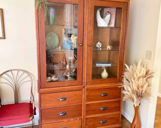 Display Cabinet vintage /nice quality