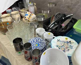 VINTAGE AND ANTIQUE GLASSWARE 