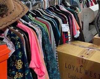 Tons of extra nice gently used clothes ALL sizes - Some New Boutique clothes