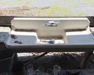 Enamel Sink/ Fish Cleaning Station