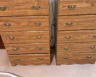 2 Chest of Drawers