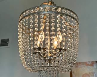 GORGEOUS VINTAGE CHANDELIER