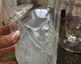AMAZING SCULPTED GLASS VASE