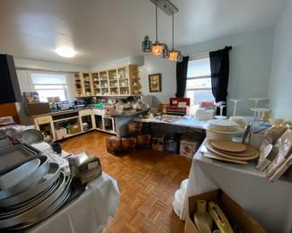 Wilton cake pans and plates