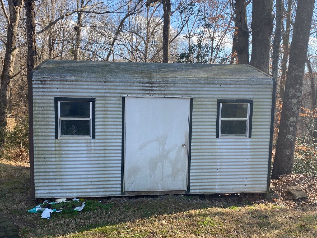 Presale available 9’x16’ make an offer. Needs professional mover. 