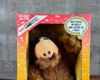 Wisecracking ALF talking plush manufactured by Coleco. Includes phrases activated by pressing the belly. Still housed in the original packaging, marked for ages 4 and up. Box shows some visible wear but is intact, and the toy appears unused.