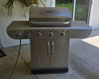 Char-Broil Commercial Series gas grill with three burners. Needs cleaning.