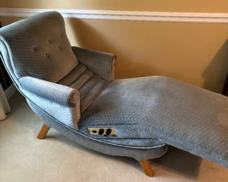 Chaise lounge with side controls