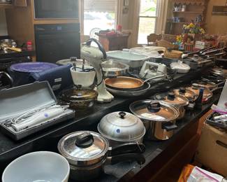 Vintage and modern cookware 