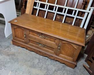 #97	Lane Wood Cedar Chest w/Tray - 48x19x21	 $150.00 