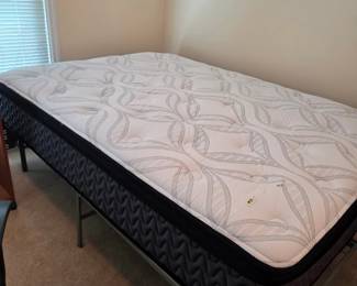 #37	Hybrid Pillow Top Full Mattress w/hollywood Frame	 $125.00 