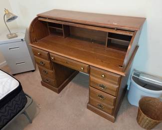 #25	Broyhill Roll-Top Desk w/Cubbies & 5 Drawers - 48x23x41	 $175.00 