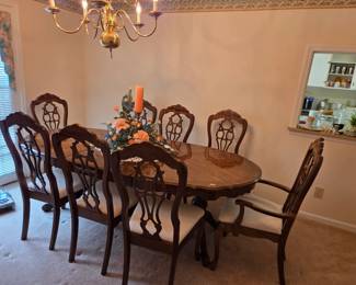 #1	Singer Furn. Co. Dining Table w/8 Chairs (2 captains Chairs) w/1 leaf - w/double pedestal Legs 66-90x42x29	 $300.00 