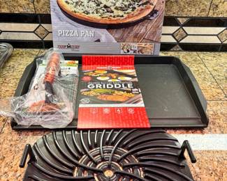 New Cast Iron  Pizza Pan, Griddle, Press