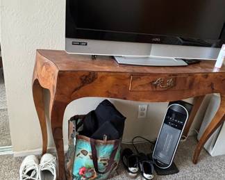 Vintage Burl Wood Cabriole Leg Console Table with Oriental Rug