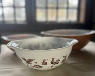 Vintage Pyrex Cinderella Mixing Bowl in 'Early American' Pattern