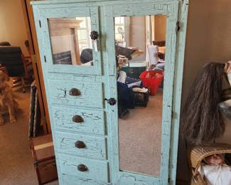 Shabby Chic antique chiffarobe
