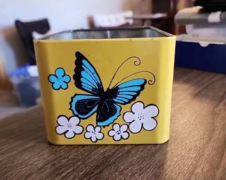 Vintage Cute tin, no lid