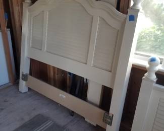Queen bed: headboard detail