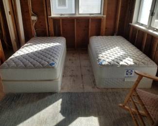 Twin box springs & mattresses
