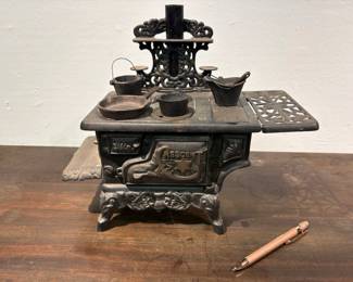 Crescent Salesman Sample Kitchen Stove