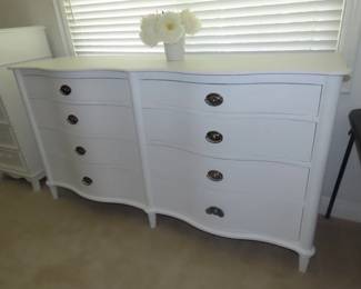 Eight drawer chest.