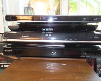 Multiple CD/DVD/Bluray palyers.