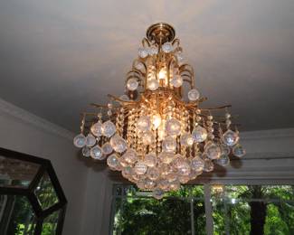 Decorative crystal chandeleir