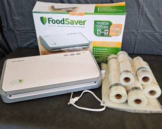 FoodSaver FM2110 Vacuum Sealer w/ Box & Multiple Bag Rolls