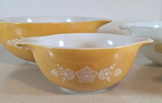 Pyrex Butterfly Gold Cinderella nesting bowl set