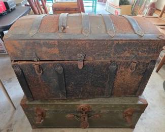 Foot locker and trunk