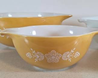 Pyrex Butterfly Gold Cinderella nesting bowl set