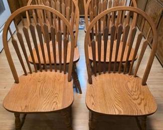 Set of 6 oak Windsor chairs