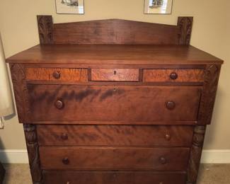 Early chest of drawers - burl wood 