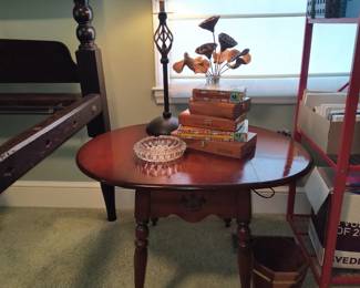 Drop leaf table