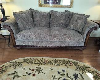 Very nice couch 
