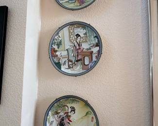 Set of Three Imperial Jingdezhen "Beauties of the Red Mansion" Porcelain Plates