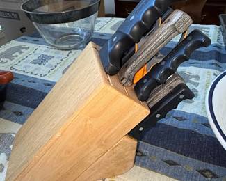 Farberware 14-Piece Triple-Rivet Knife Block Set