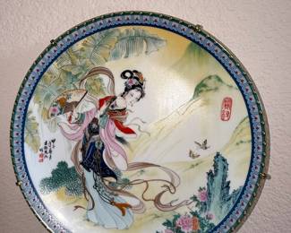 Set of Three Imperial Jingdezhen "Beauties of the Red Mansion" Porcelain Plates