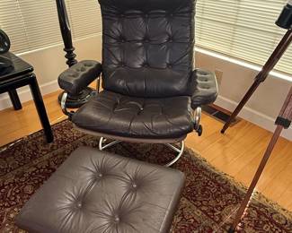 Ekornes Stressless Leather Lounge Chair and Ottoman