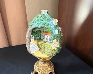Scarlett of Tara "Gone With the Wind" Egg Figurine