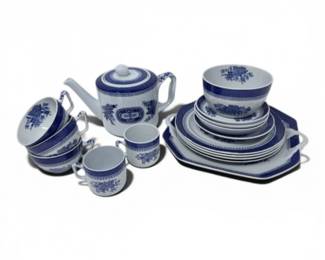 174 SpodeFitzhughBlueChinaSetTeapotCupsPlates17Pcs
