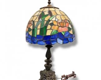 36 TiffanyStyleStainedGlassLampBlueBorderOrnateBase