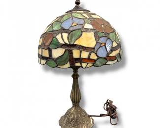 41 TiffanyStyleStainedGlassLampMosaicShadewFloralReliefBase