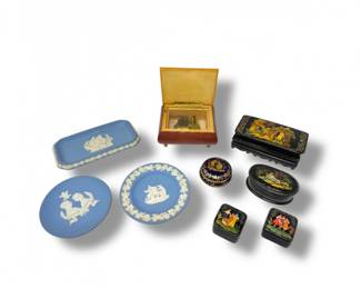 125 WedgwoodJasperwarePlatesMusicBoxRussianLacquerTrinketBoxes