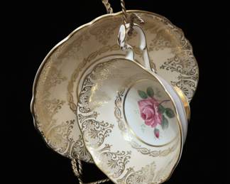 Pic 3 of 3 - Paragon "By Appointment to H.M. The Queen & H.M. Queen Mary" Fine Bone China Teacup and Saucer Set