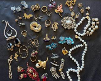 Vintage  Designer Jewelry Lot  10KT, 14KT, 585, Emmons, Richelieu  Pearl Style Strands